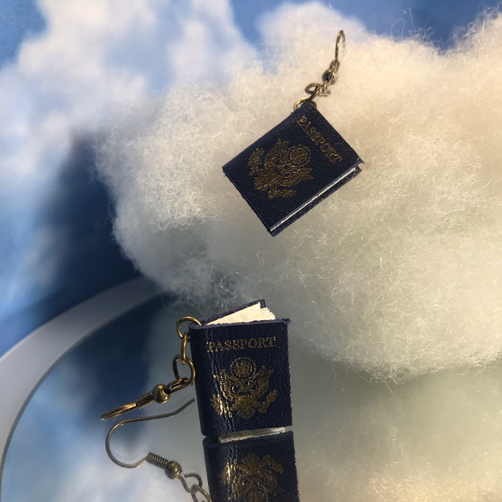 Passport earrings - Picture 3 of 3